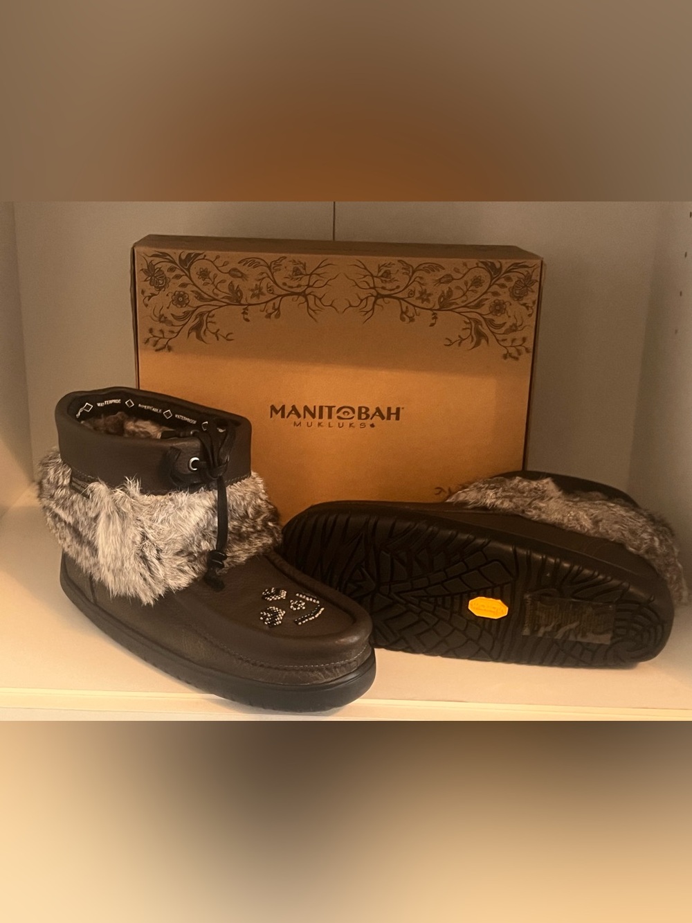 Manitobah Women’s Dark Brown Fur-Trim Moccasins